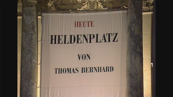 Pressefoto7_Schicksalstage_F5_Heldenplatz_-_Heldenplatz_Banner__c_ORF.png  