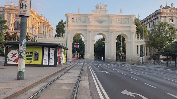 14Wien_wie_es_niemas_war_Teil_1_Triumphboegen_Ringstrasse.jpeg  