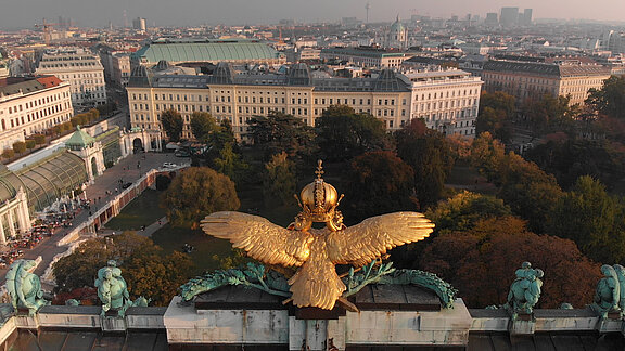 Hoflieferanten_201801_Adler_Hofburg_Burggarten_c_kurtmayerfilm.jpg  